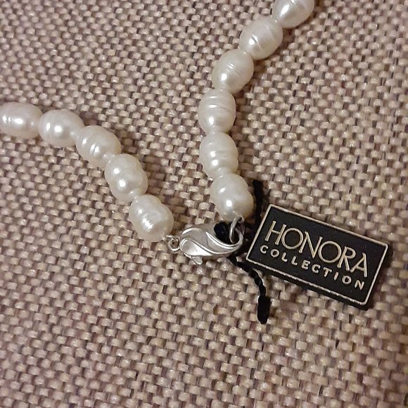 White 19 Cultured Pearl 8.0mm Ringed Barrel 36\
